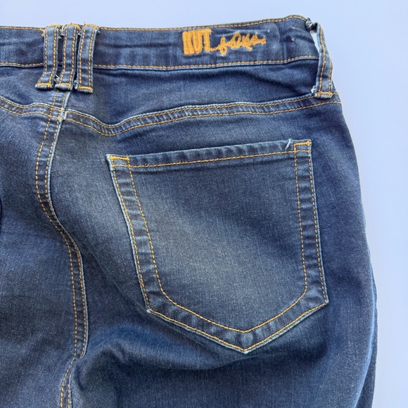 Woman’s Kut From The Kloth Denim Jeans
Lucille Skinny Size 4 - Picture 5 of 9